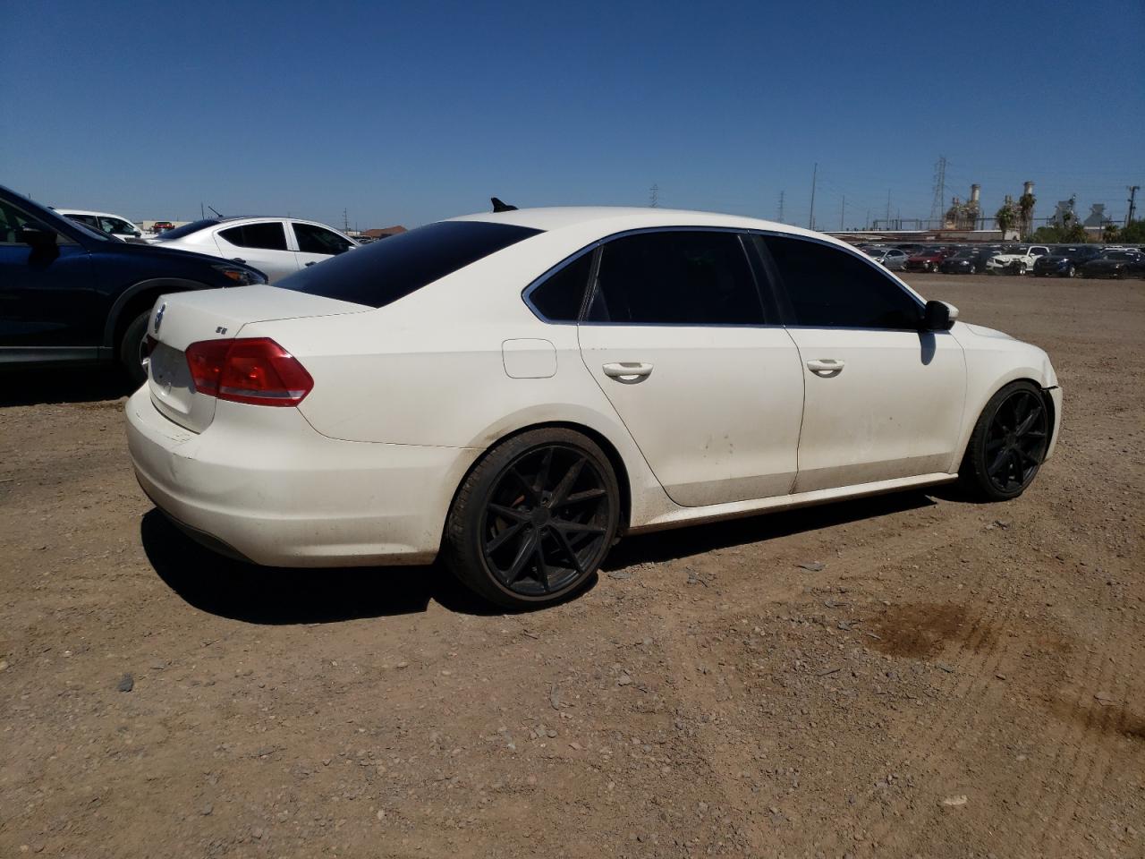 Изображение 3 2013 VOLKSWAGEN PASSAT SE 2013 с VIN 1VWBP7A36DC066060