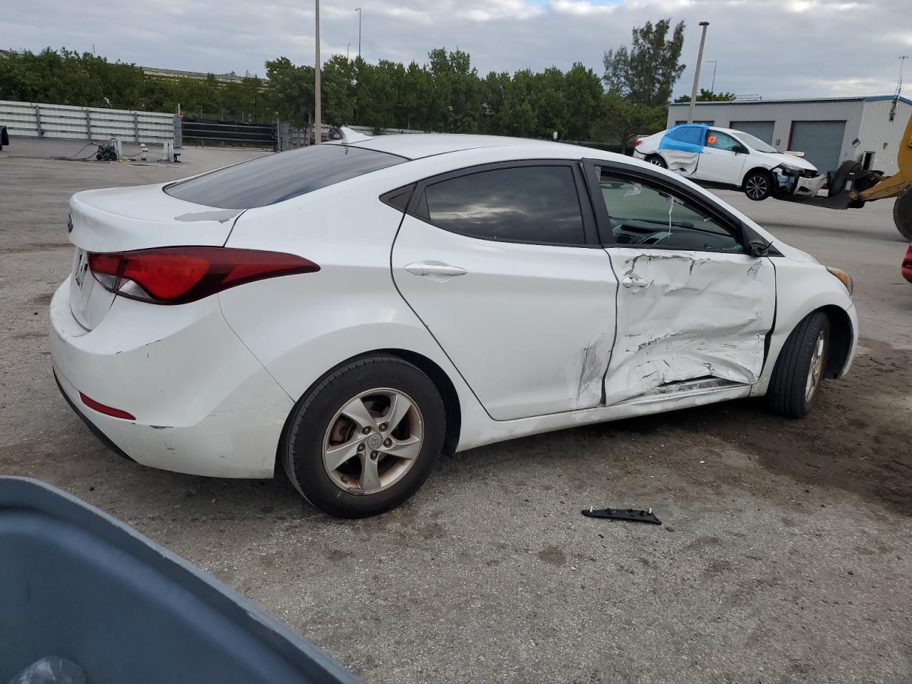 Image 3 of 2015 HYUNDAI ELANTRA SE 2015 with VIN 5NPDH4AE0FH630558