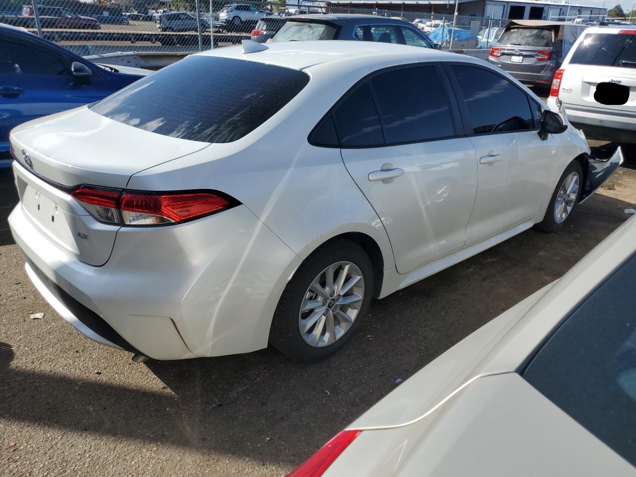 Image 3 of 2022 TOYOTA COROLLA LE 2022 with VIN JTDVPMAE7N3033621