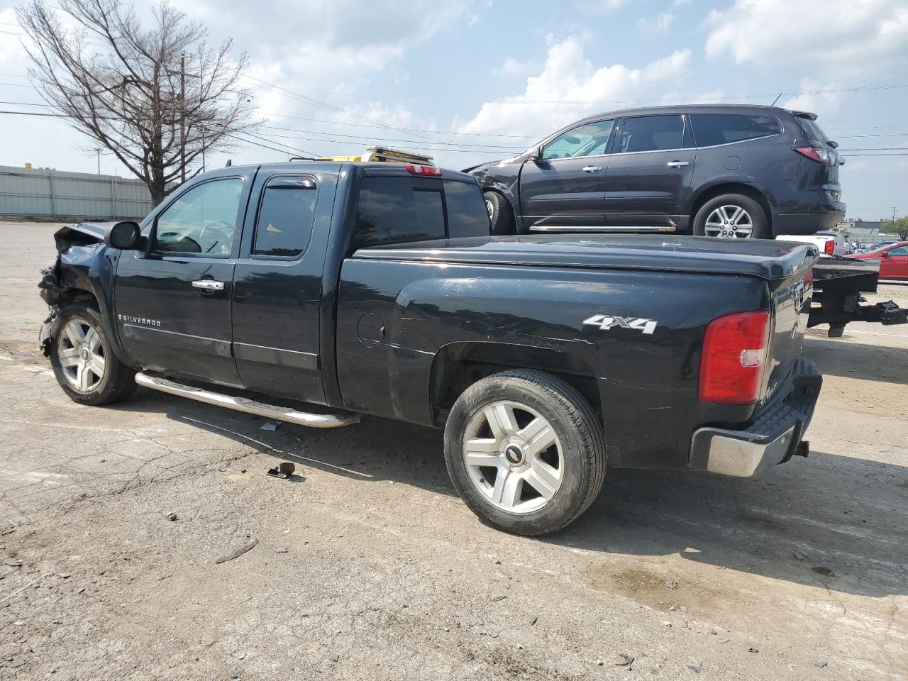 Image 2 of 2007 CHEVROLET SILVERADO K1500 2007 with VIN 1GCEK19087Z555812