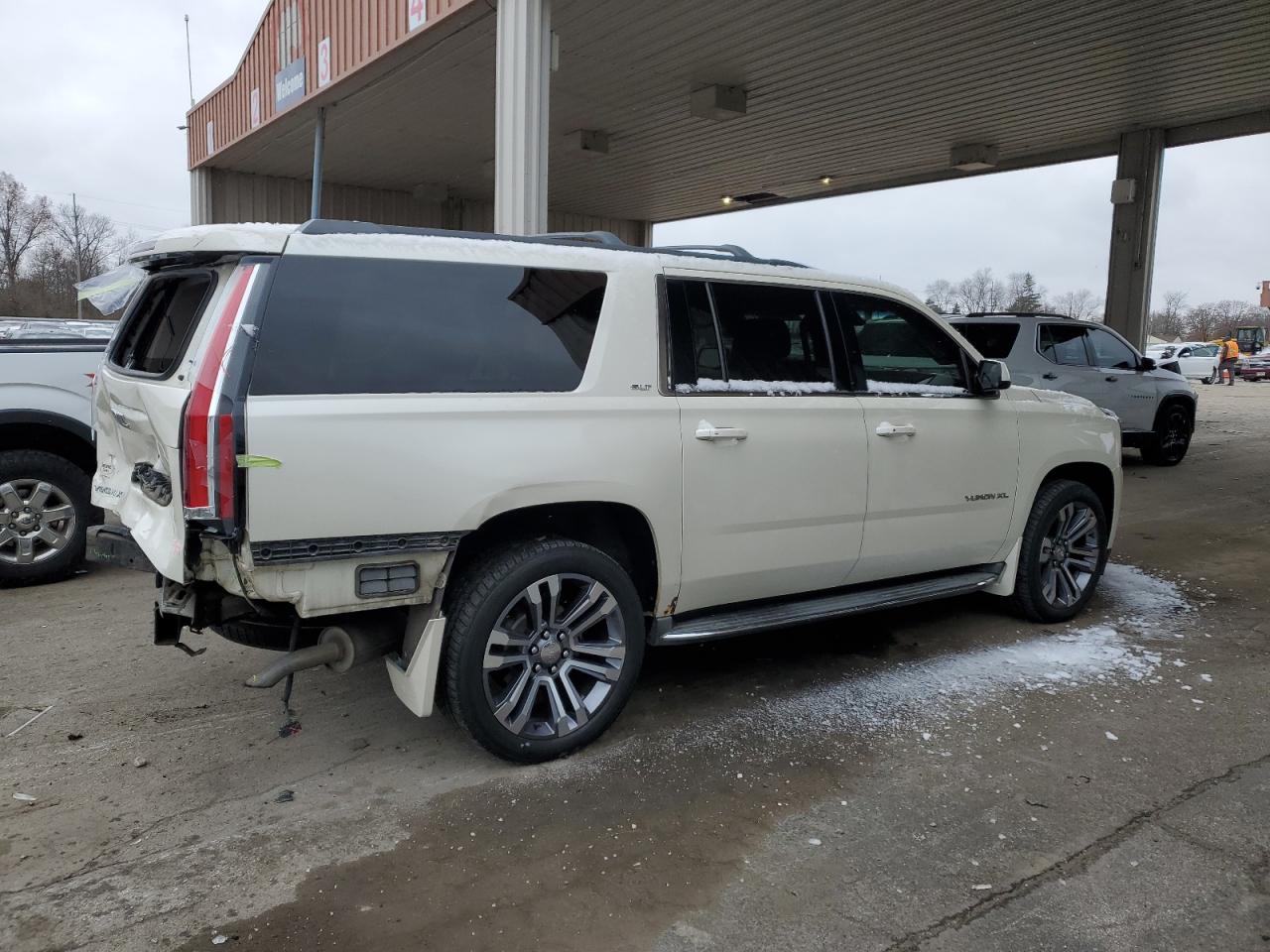 Image 3 of 2015 GMC YUKON XL K1500 SLT 2015 with VIN 1GKS2HKC0FR125517