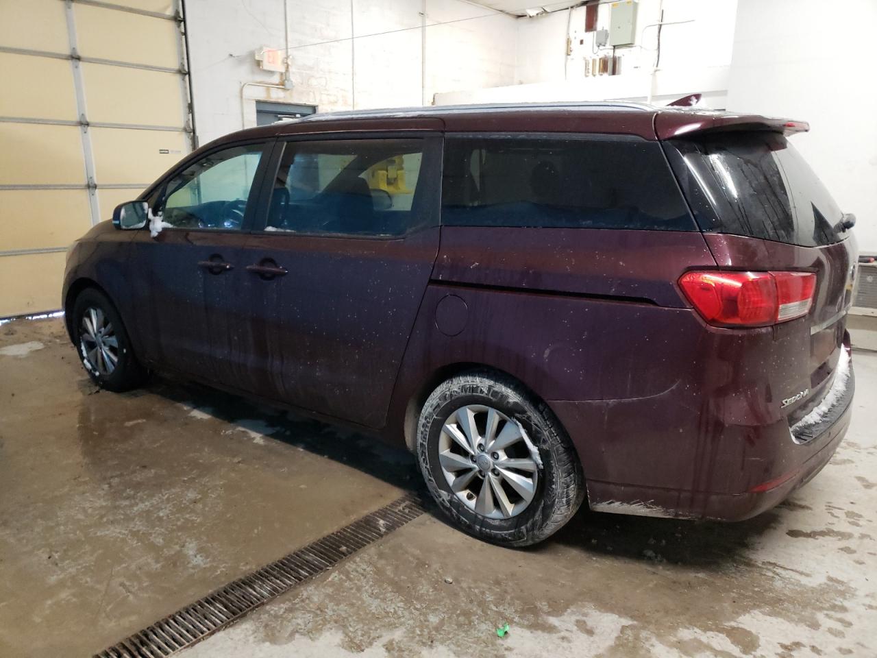 Image 2 of 2017 KIA SEDONA LX 2017 with VIN KNDMB5C12H6333337