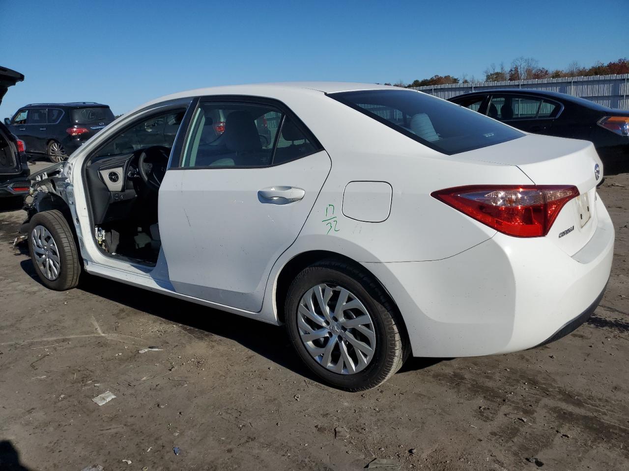 Изображение 2 2018 TOYOTA COROLLA L 2018 с VIN 2T1BURHE8JC084044