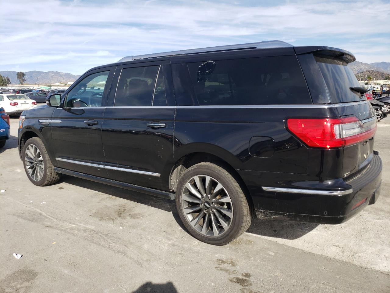 Image 2 of 2021 LINCOLN NAVIGATOR L RESERVE 2021 with VIN 5LMJJ3LT9MEL10528