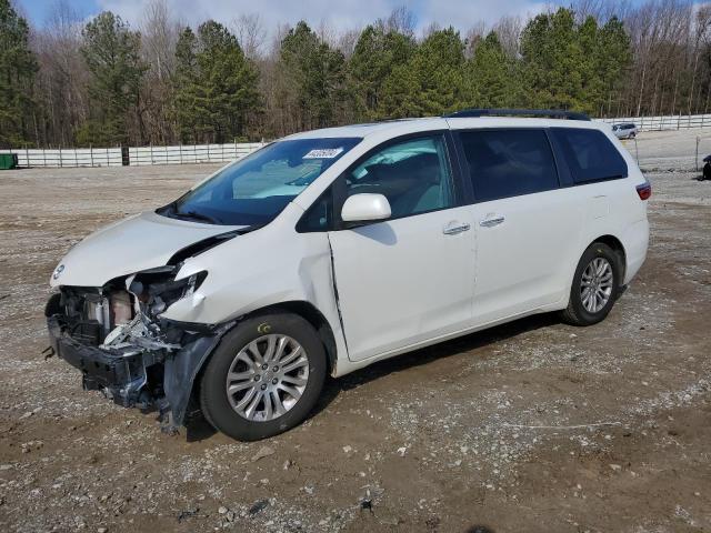 2017 TOYOTA SIENNA XLE 2017 image