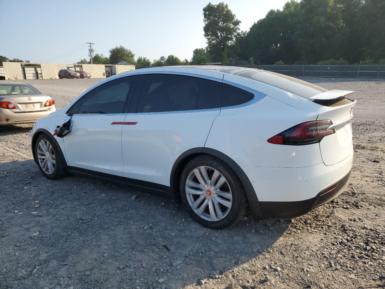 Изображение 2 2016 TESLA MODEL X  2016 с VIN 5YJXCBE24GF014653