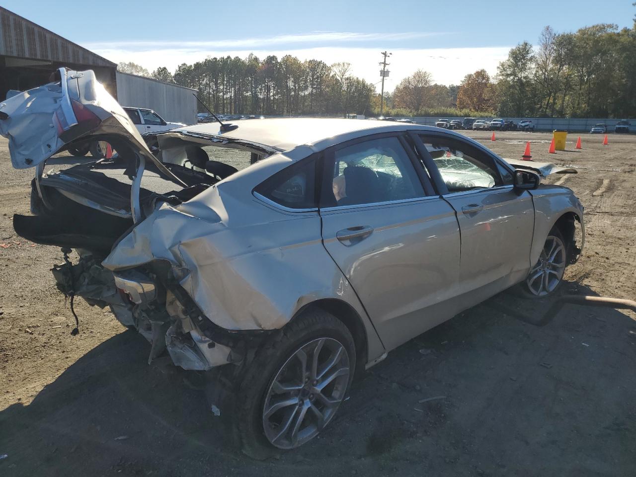 Obraz 3 z 2017 FORD FUSION S 2017 z VIN 3FA6P0G77HR402740