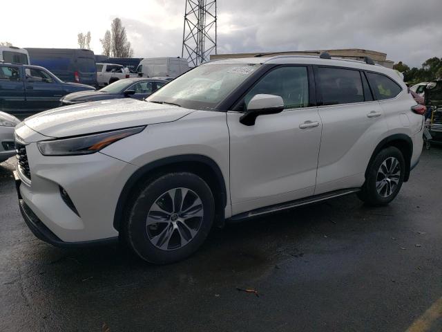 Image 1 of 2021 TOYOTA HIGHLANDER XLE 2021 with VIN 5TDHZRBHXMS529247