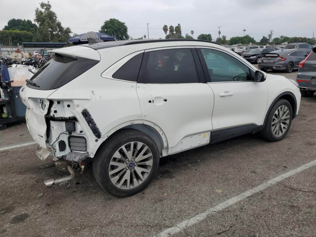 Image 3 of 2020 FORD ESCAPE TITANIUM 2020 with VIN 1FMCU9J9XLUB04863