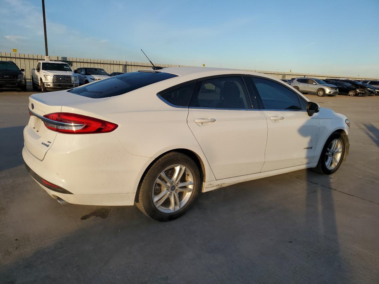 Изображение 3 2018 FORD FUSION SE HYBRID 2018 с VIN 3FA6P0LU9JR286846