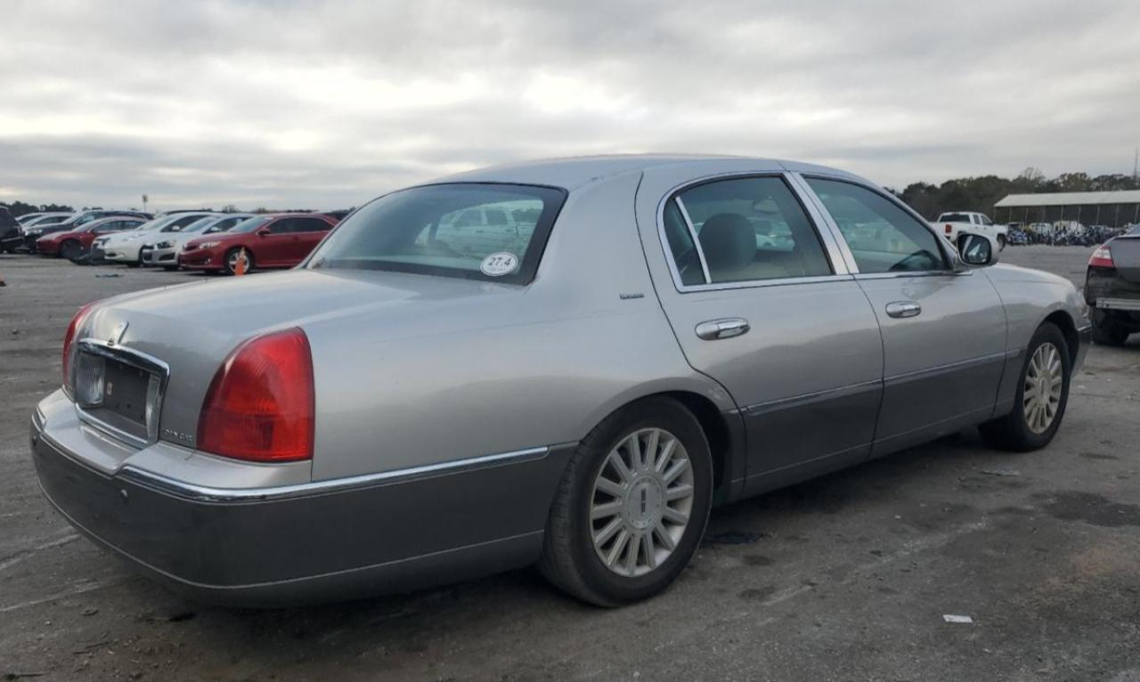 Obraz 3 z 2004 LINCOLN TOWN CAR ULTIMATE 2004 z VIN 1LNHM83W84Y671330