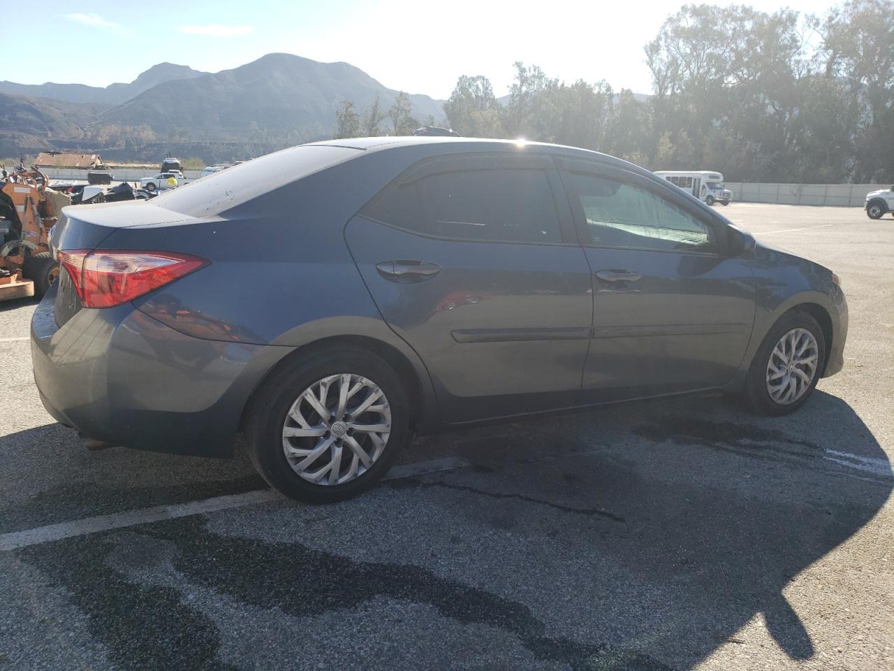 Image 3 of 2018 TOYOTA COROLLA L 2018 with VIN 2T1BURHE3JC965816