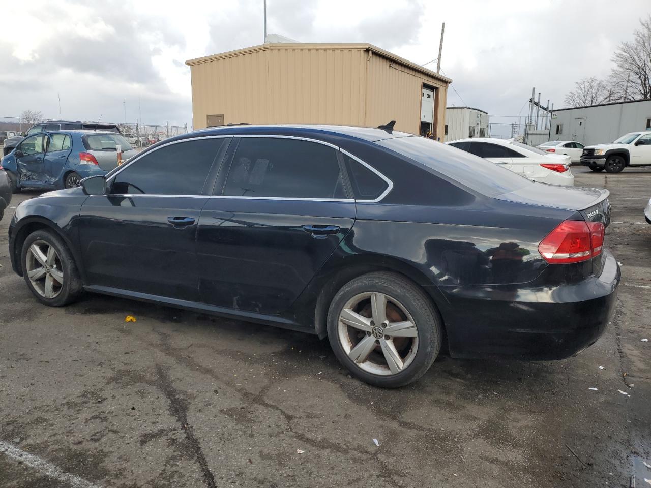 Изображение 2 2013 VOLKSWAGEN PASSAT SE 2013 с VIN 1VWBH7A32DC014194