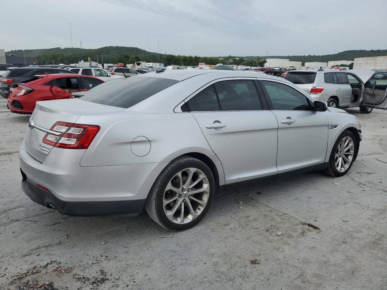 Изображение 3 2013 FORD TAURUS LIMITED 2013 с VIN 1FAHP2F83DG176972