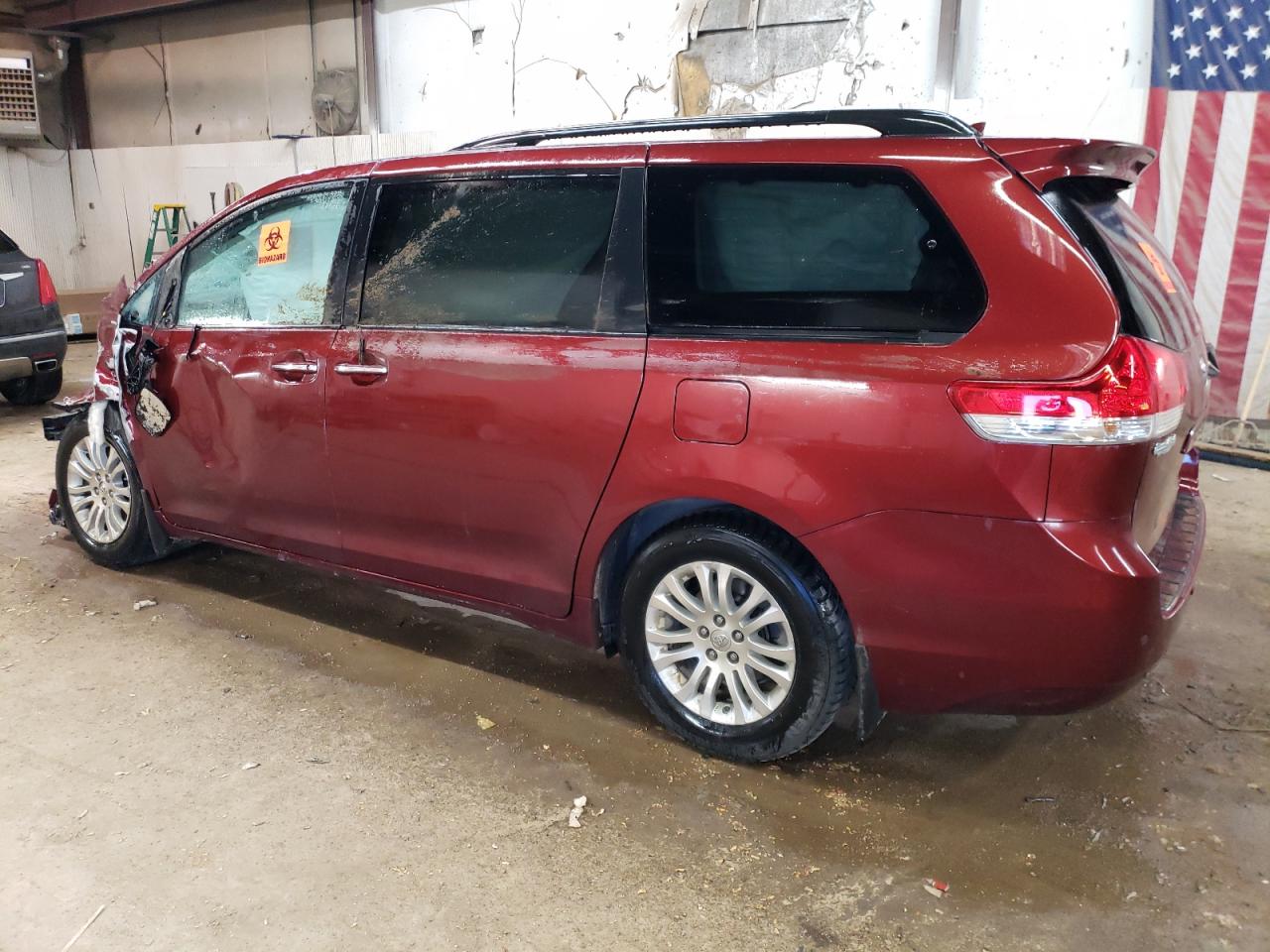 Obraz 2 z 2013 TOYOTA SIENNA XLE 2013 z VIN 5TDYK3DC6DS390737