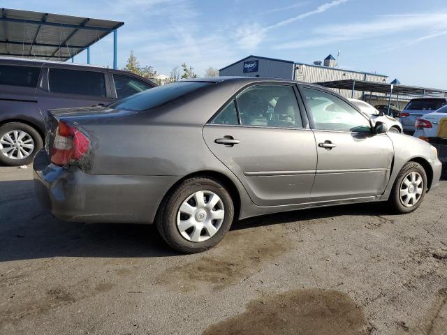 Obraz 3 z 2004 TOYOTA CAMRY LE 2004 z VIN 4T1BE30K24U828039