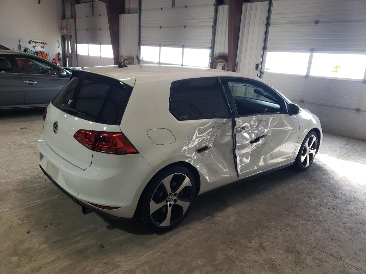 Obraz 3 z 2015 VOLKSWAGEN GTI  2015 z VIN 3VWT47AU1FM078382