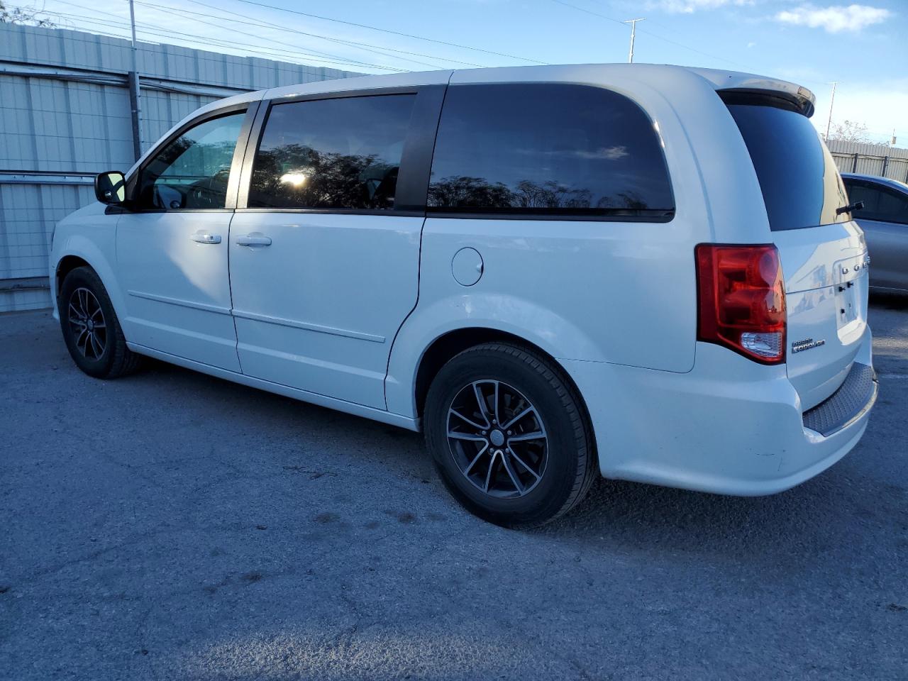 Image 2 of 2015 DODGE GRAND CARAVAN SE 2015 with VIN 2C4RDGBG6FR551076