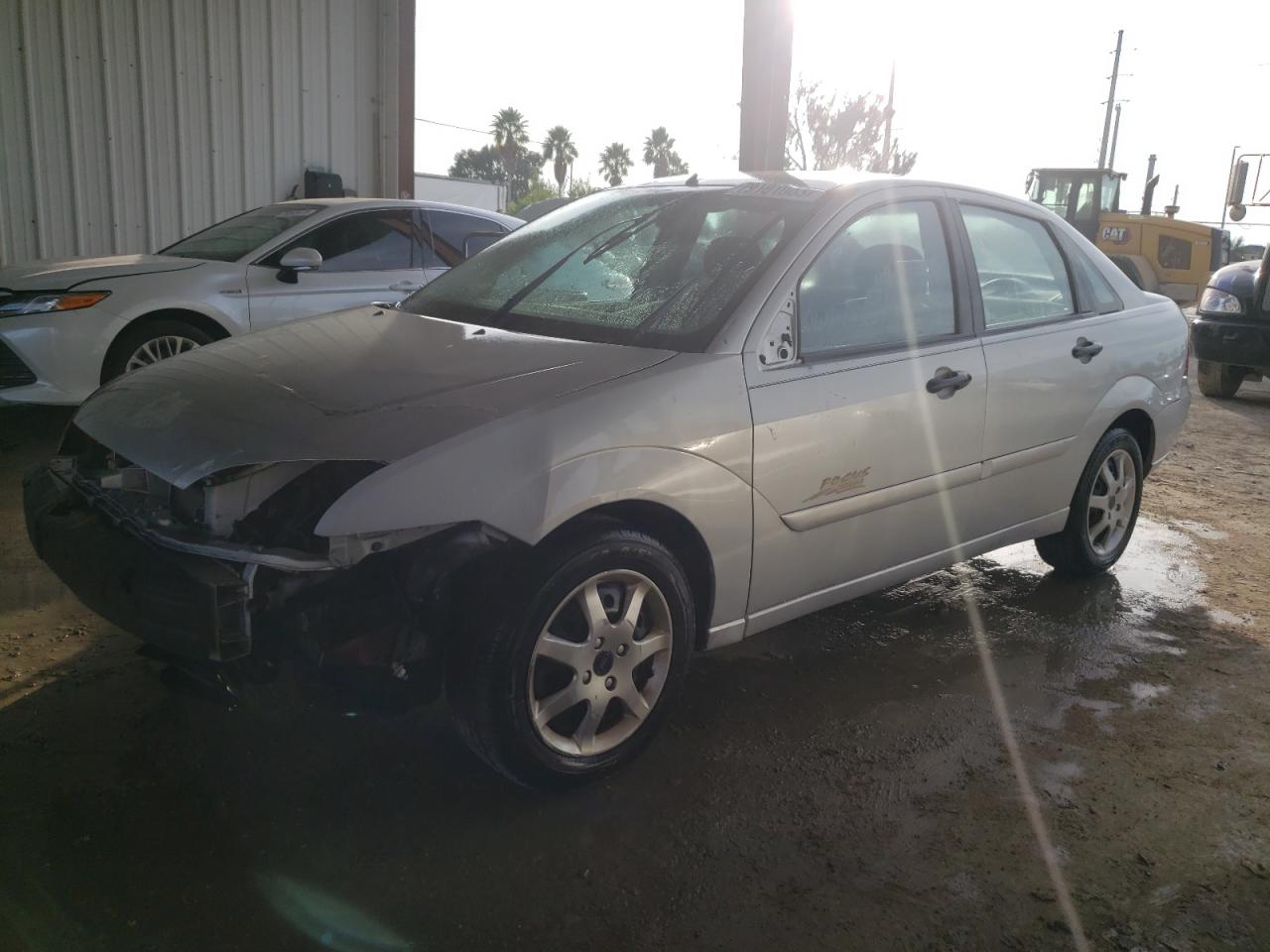 Image 1 of 2005 FORD FOCUS ZX4 2005 with VIN 1FAFP34NX5W252913