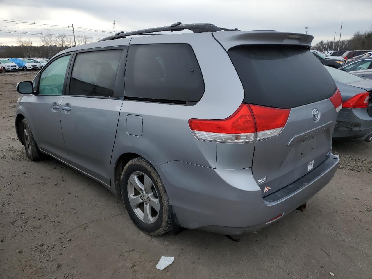 Obraz 2 z 2012 TOYOTA SIENNA LE 2012 z VIN 5TDKK3DC4CS249427