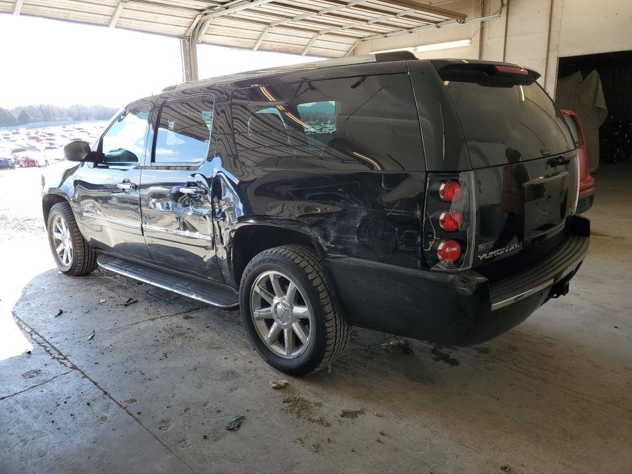 Image 2 of 2011 GMC YUKON XL DENALI 2011 with VIN 1GKS2MEF1BR224629