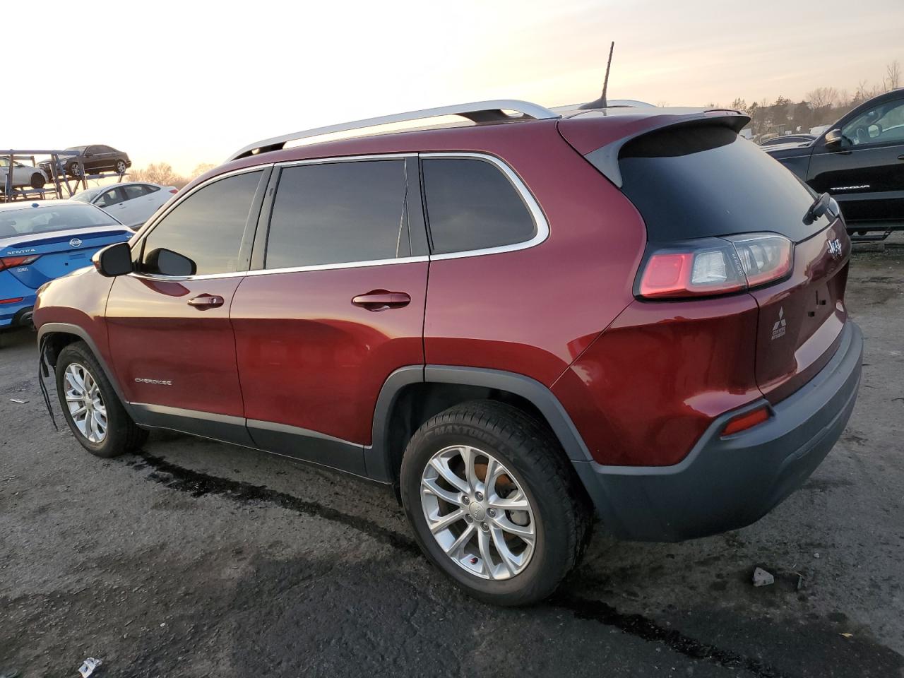 Изображение 2 2019 JEEP CHEROKEE LATITUDE 2019 с VIN 1C4PJLCB3KD164350