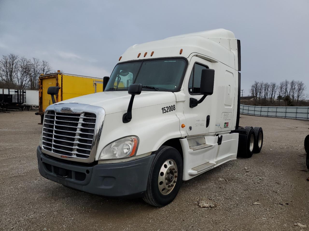 Image 2 of 2015 FREIGHTLINER CASCADIA 125  2015 with VIN 1FUJGLDV2FLGA3859