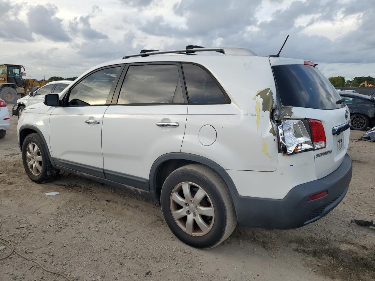 Image 2 of 2013 KIA SORENTO LX 2013 with VIN 5XYKT3A6XDG343886