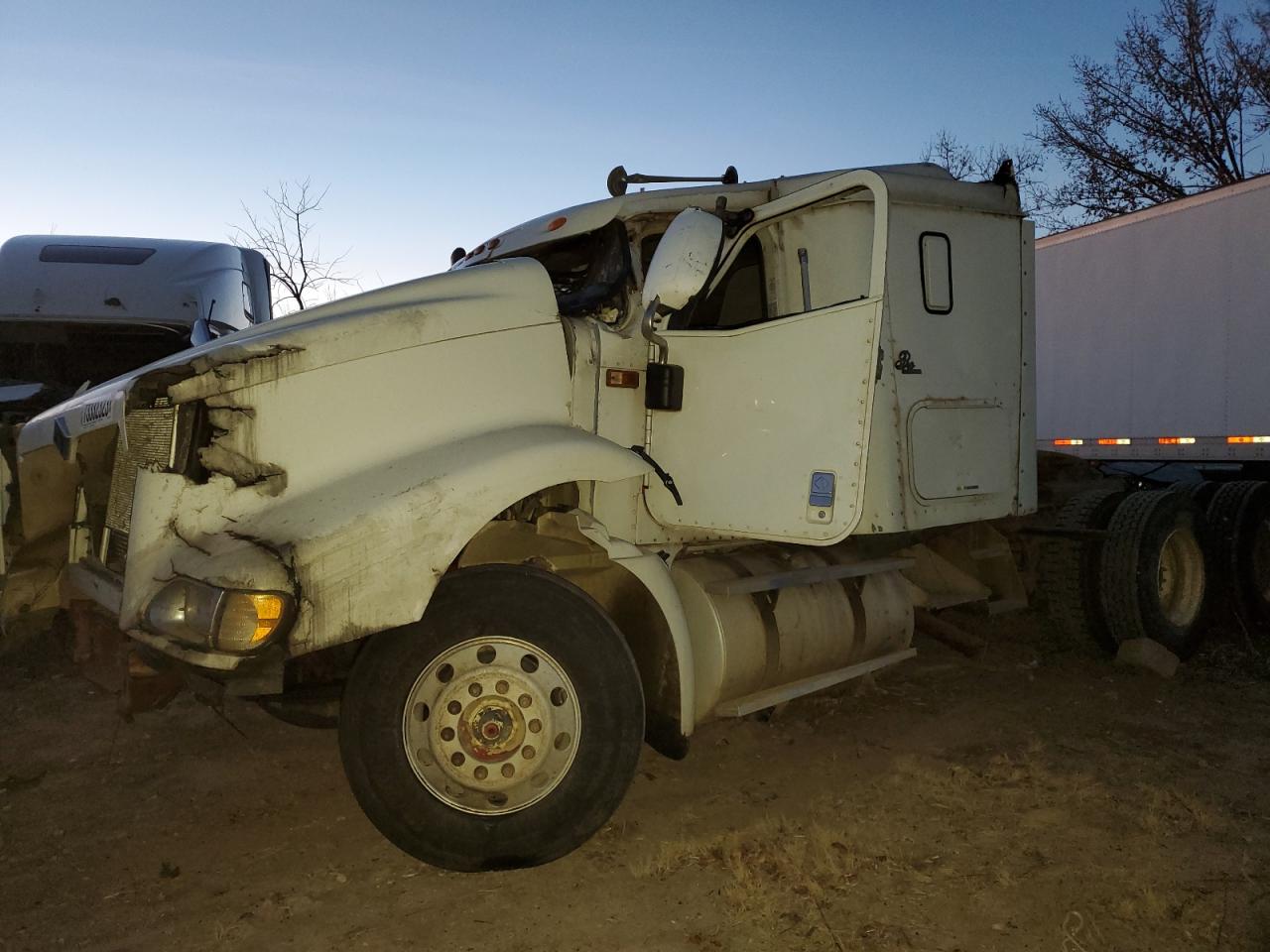 Obraz 2 z 2001 INTERNATIONAL 9200 9200I 2001 z VIN 2HSCEAMR71C025539