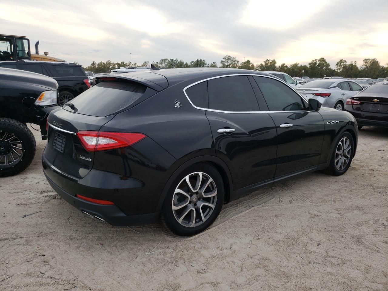 Изображение 3 Maserati Levante 2018 с VIN ZN661XUA2JX301234