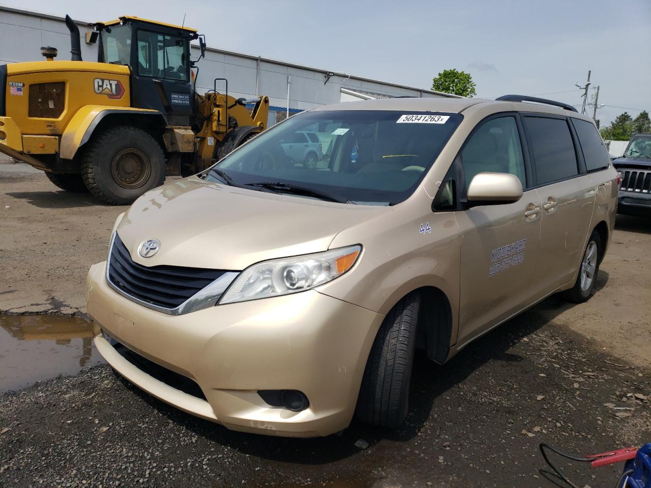 Изображение 1 2011 TOYOTA SIENNA LE 2011 с VIN 5TDKK3DC8BS016102