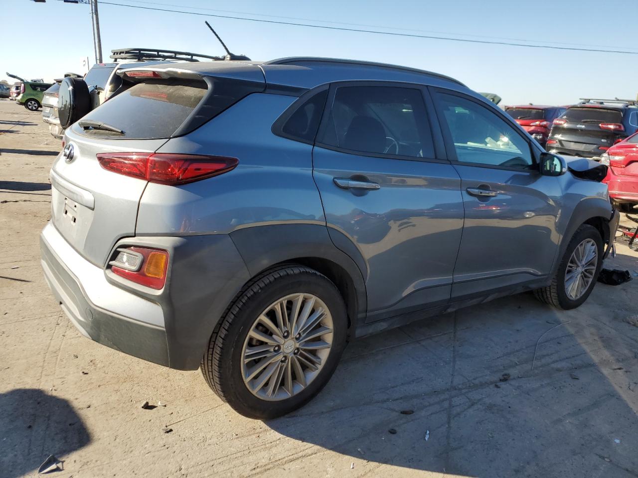 Obraz 3 z 2018 HYUNDAI KONA SEL 2018 z VIN KM8K22AA6JU133602