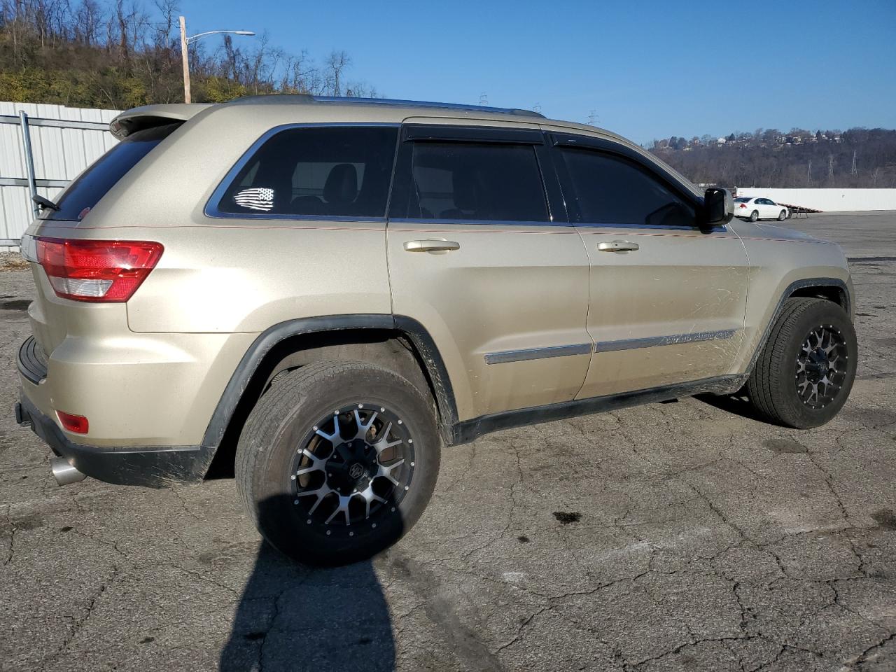 Image 3 of 2011 JEEP GRAND CHEROKEE LAREDO 2011 with VIN 1J4RR4GG1BC712598