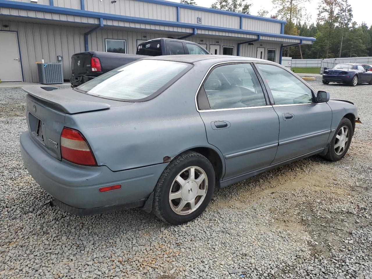 Image 3 of 1995 HONDA ACCORD EX 1995 with VIN 1HGCD5658SA153614