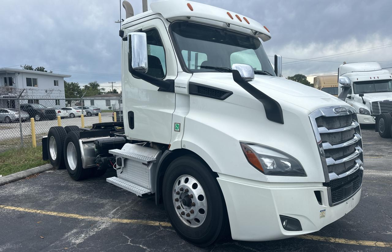 Изображение 1 2019 FREIGHTLINER CASCADIA 116  2019 с VIN 3AKJHTDV6KSLG7208