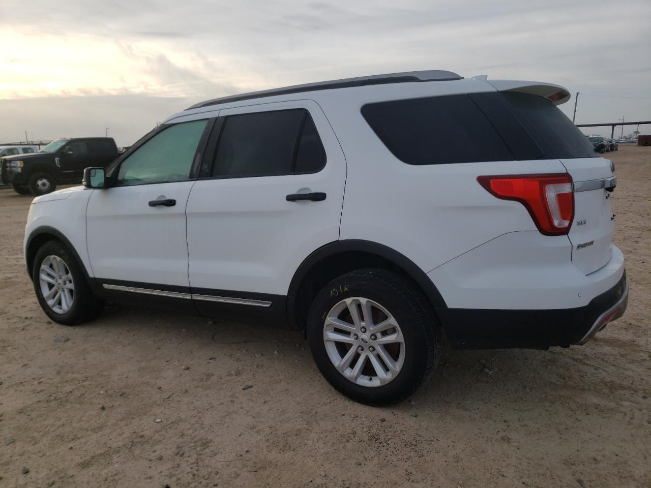 Image 2 of 2017 FORD EXPLORER XLT 2017 with VIN 1FM5K7DH4HGA31775