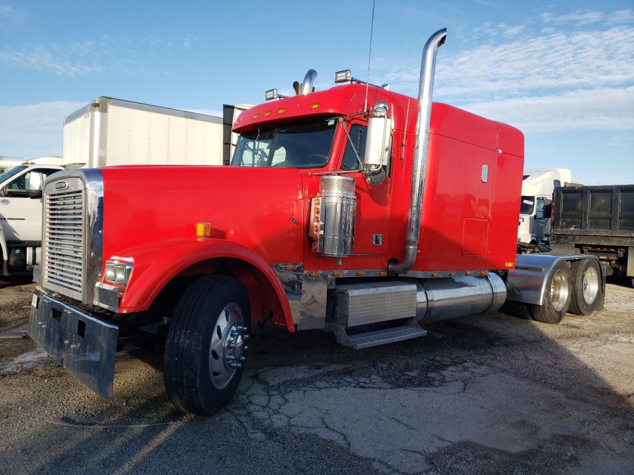 Image 2 of 2000 FREIGHTLINER CONVENTIONAL FLD120 2000 with VIN 1FUPCSZB1YLB95876