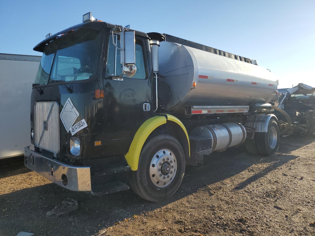 Obraz 2 z 2000 VOLVO XPEDITOR WX 2000 z VIN 4V2D32UE9YN234255