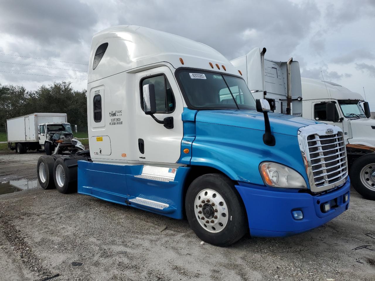 Изображение 2016 FREIGHTLINER CASCADIA 125  2016