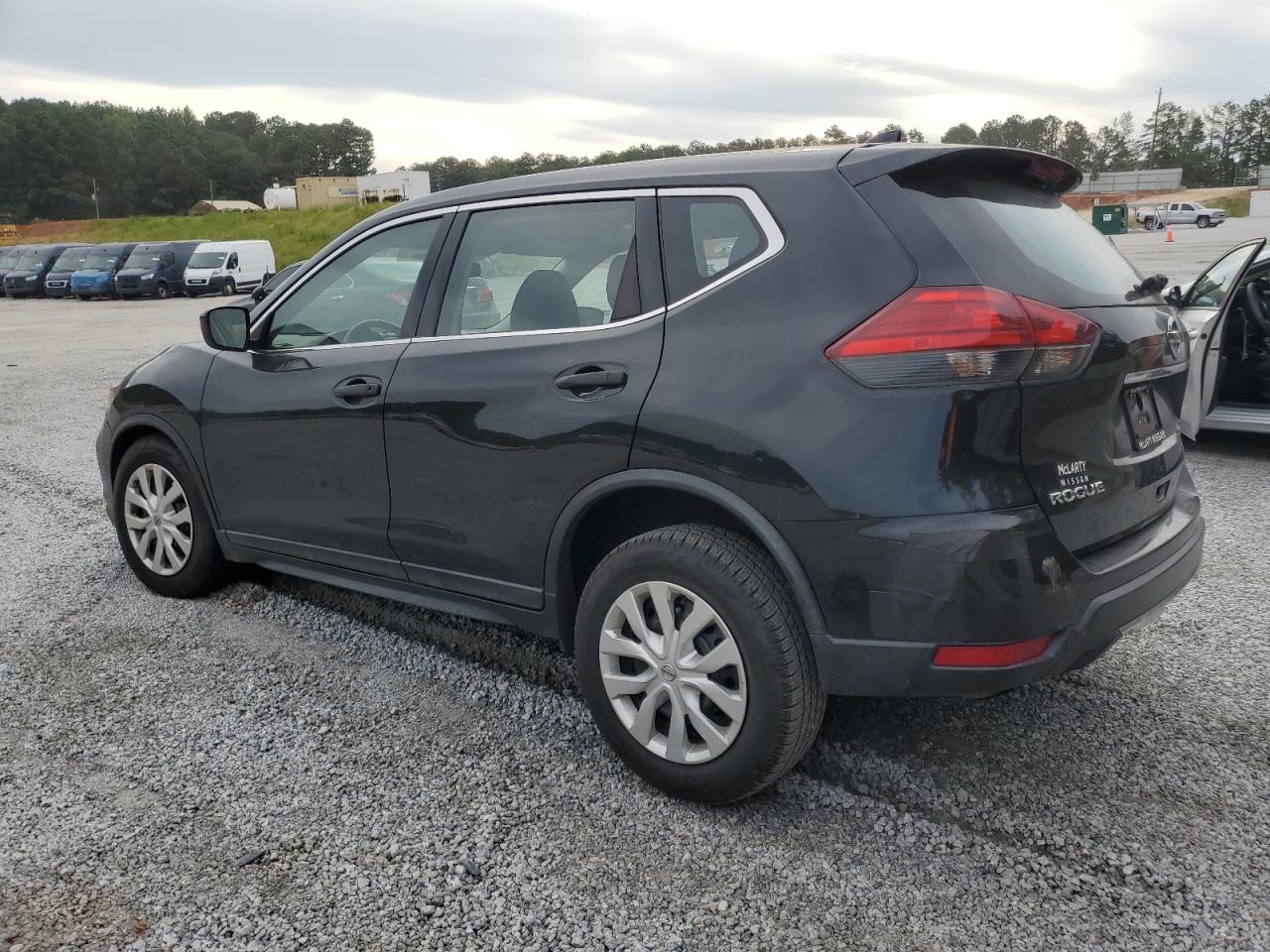 Obraz 2 z Nissan Rogue S 2017 z VIN KNMAT2MTXHP531365