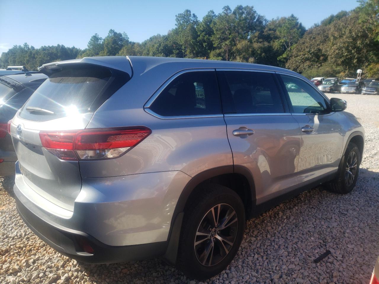 Изображение 3 2019 TOYOTA HIGHLANDER LE 2019 с VIN 5TDZZRFH3KS363844