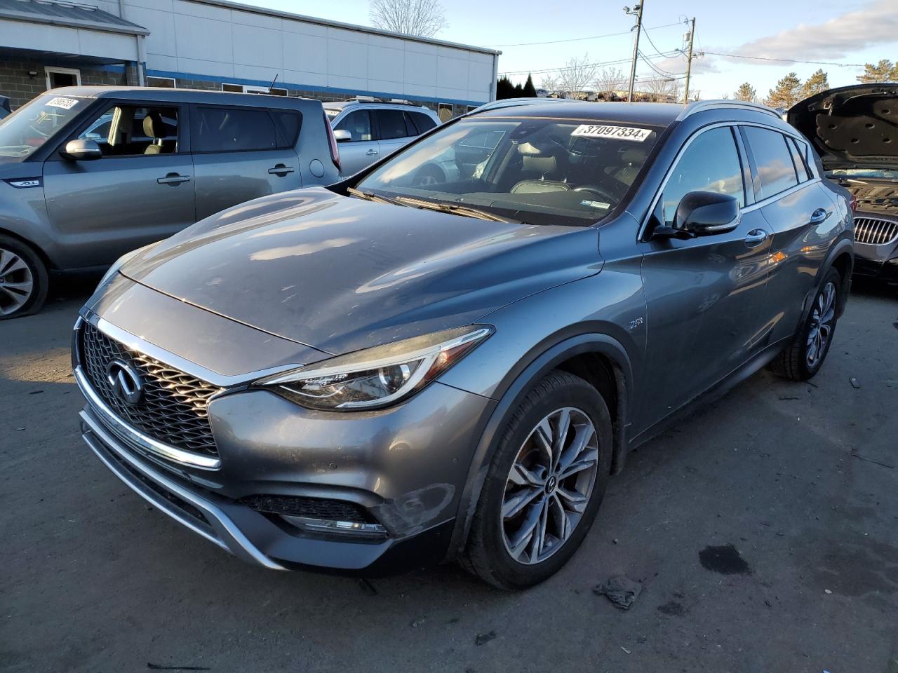 Изображение 1 2017 INFINITI QX30 BASE 2017 с VIN SJKCH5CR8HA023882