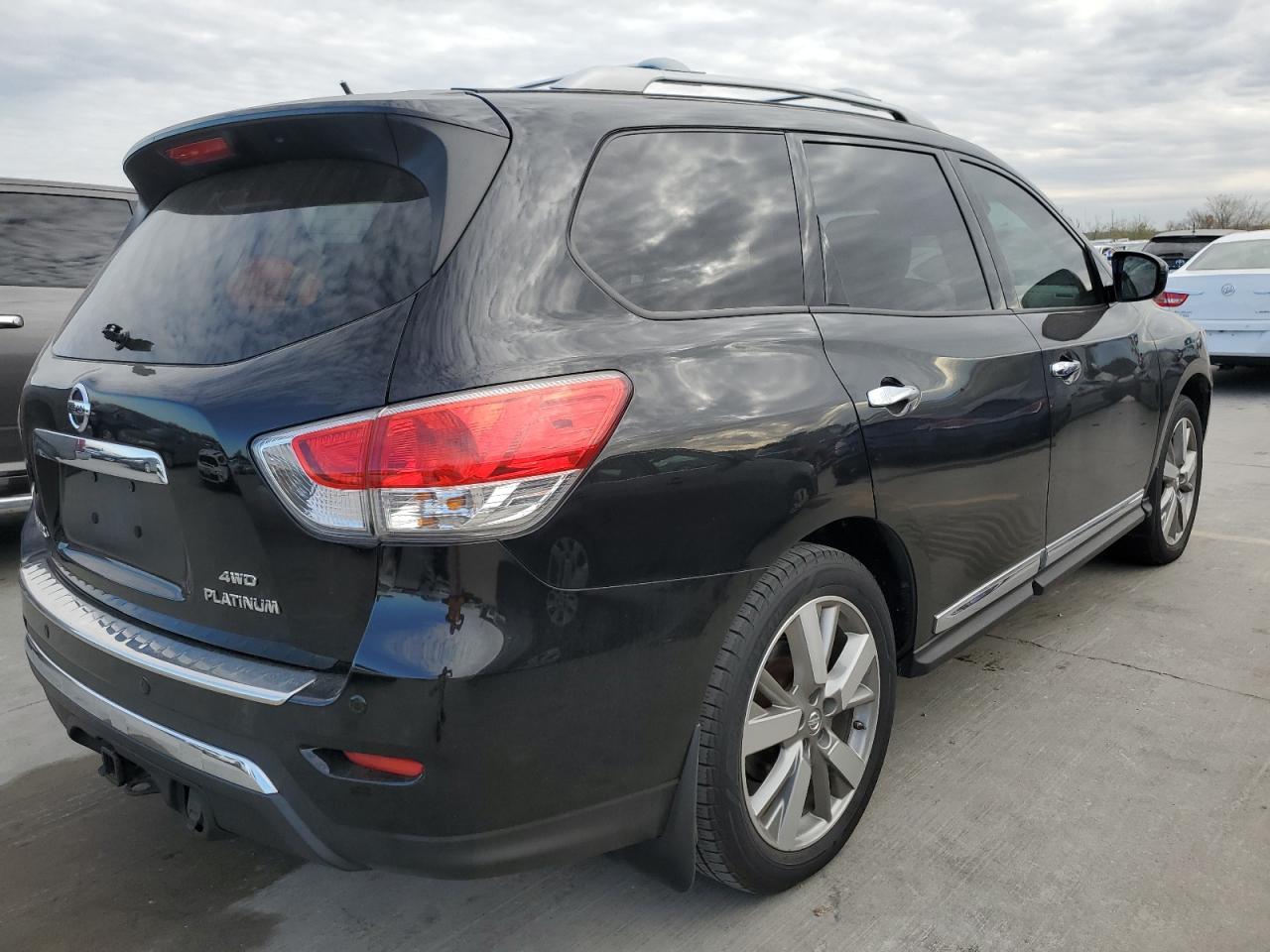Image 3 of 2014 NISSAN PATHFINDER S 2014 with VIN 5N1AR2MMXEC607298