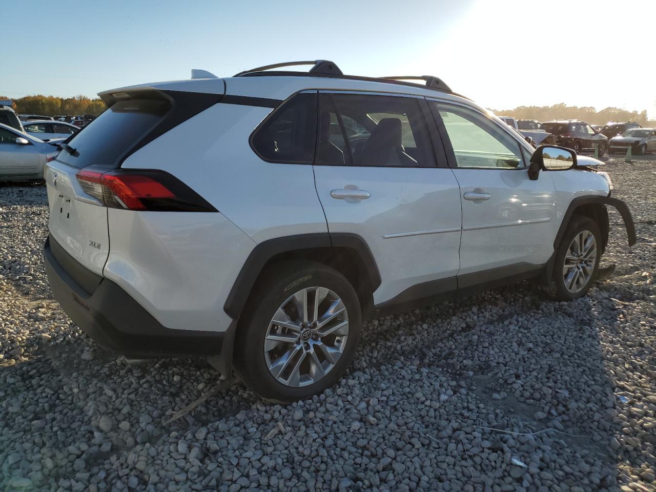 Изображение 3 2023 TOYOTA RAV4 XLE PREMIUM 2023 с VIN 2T3C1RFV1PW256963