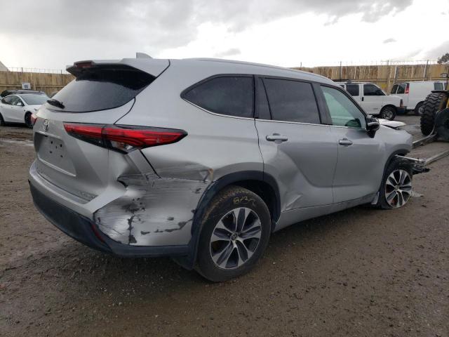 Image 3 of 2021 TOYOTA HIGHLANDER XLE 2021 with VIN 5TDGZRBH7MS552819