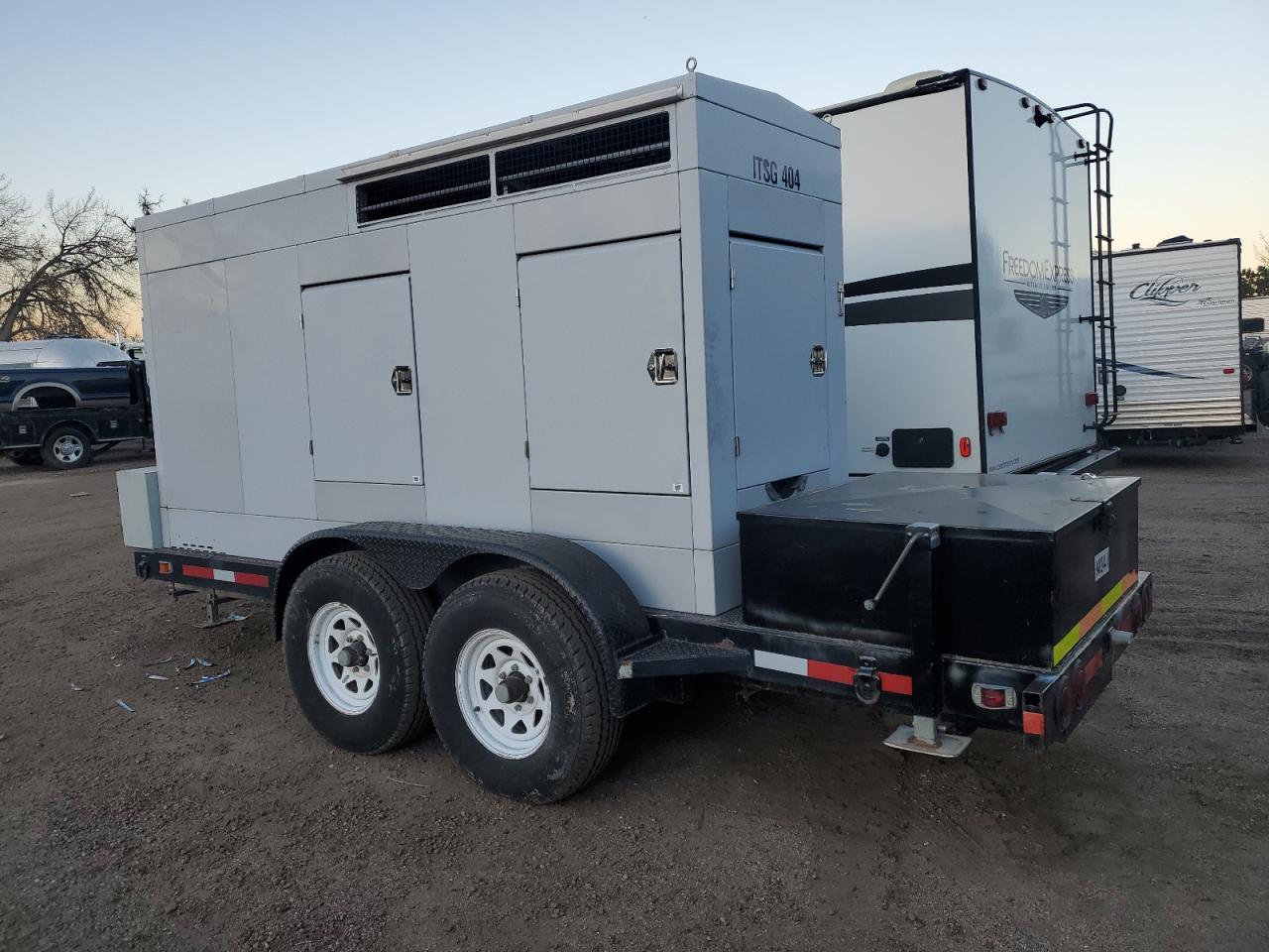 Изображение 3 2000 VICT GENERATOR 2000 с VIN 1V9EF1524Y1050466