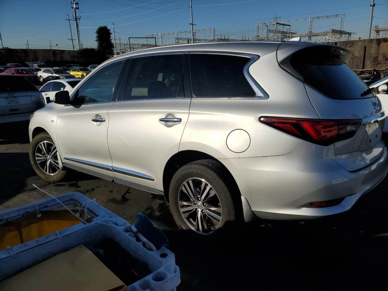 Image 2 of 2019 INFINITI QX60 LUXE 2019 with VIN 5N1DL0MN7KC533670