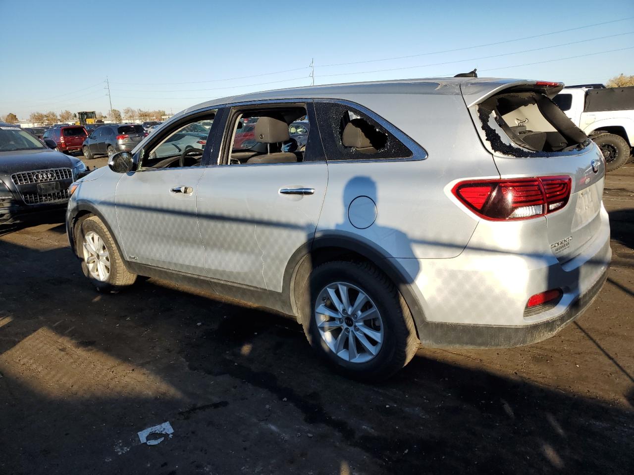 Image 2 of 2019 KIA SORENTO LX 2019 with VIN 5XYPGDA50KG465726
