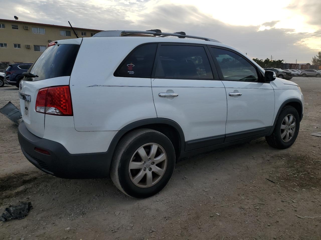 Image 3 of 2013 KIA SORENTO LX 2013 with VIN 5XYKT3A6XDG343886