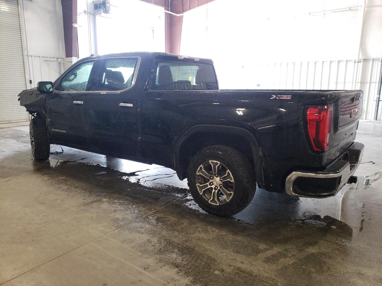 Изображение 2 2021 GMC SIERRA K1500 SLT 2021 с VIN 1GTU9DEL9MZ279127